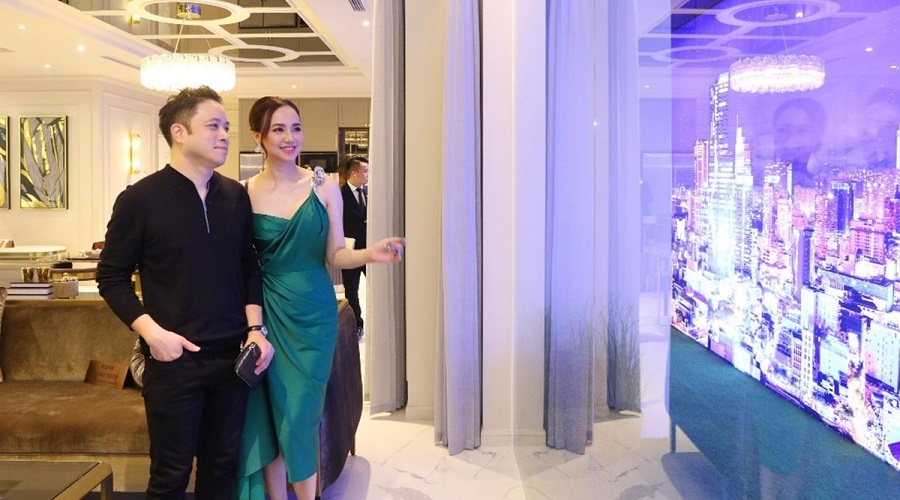 Victor Vũ, Đinh Ngọc Diệp thích căn hộ mẫu The Grand Manhattan