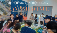 Khách hàng trải nghiệm nhà mẫu 