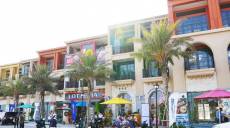 Khách du lịch tấp nập tham quan tiện ích Novaworld Phan Thiet