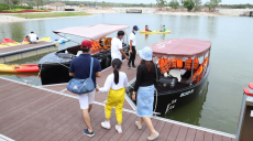 Nhiều khách tham quan Kỳ quan thế giới tại Novaworld Ho Tram